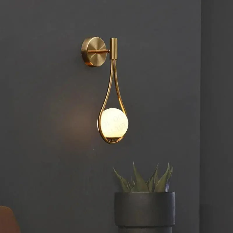 Zanvia - Lámpara de Pared Moderna Nórdica de Hierro y Vidrio en Acabado Negro o Dorado - Diseño Elegante y Compacto para Interiores