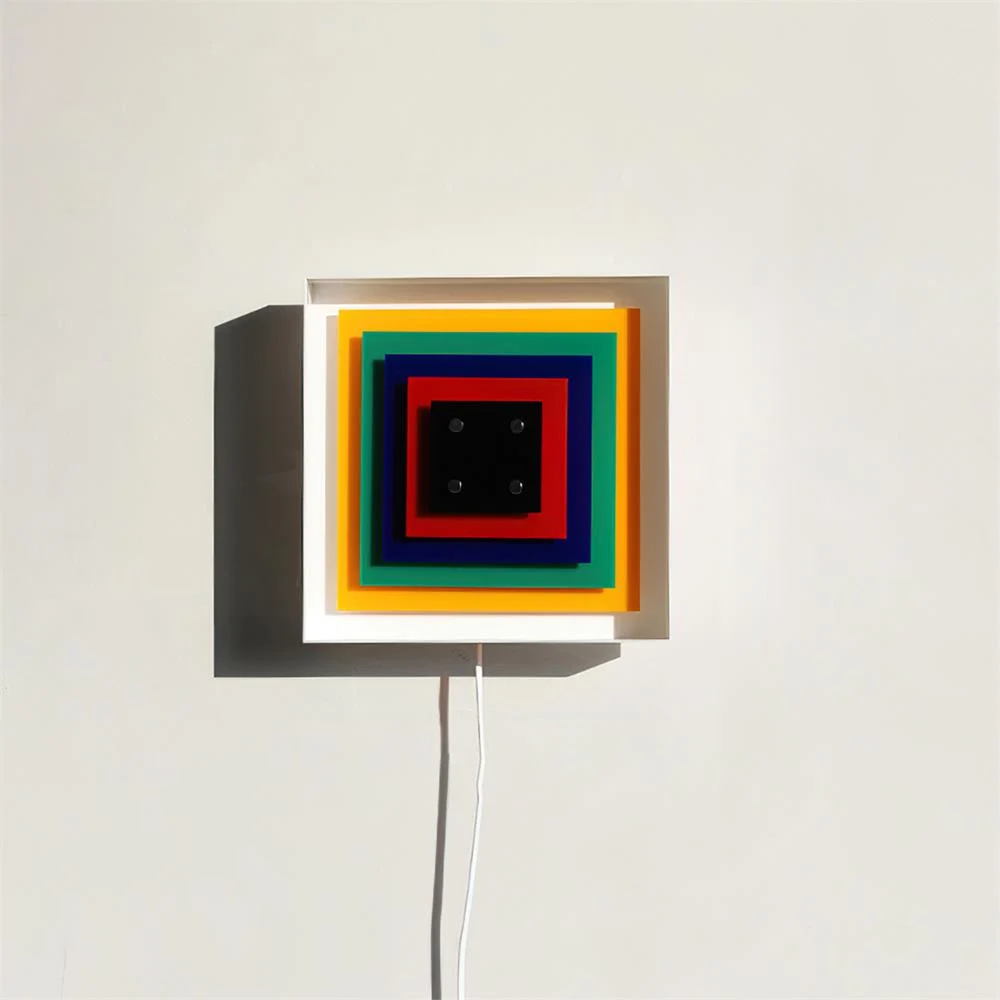 Wyren - Lámpara de Pared con Diseño Geométrico en Acrílico – Varios Colores Disponibles