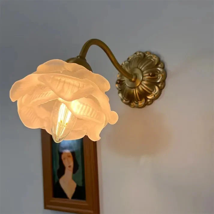 Olvara - Lámpara de Pared de Cobre Vintage con Diseño de Pétalos de Flor y Vidrio - Aplique Pared Elegante para Decoración Interior