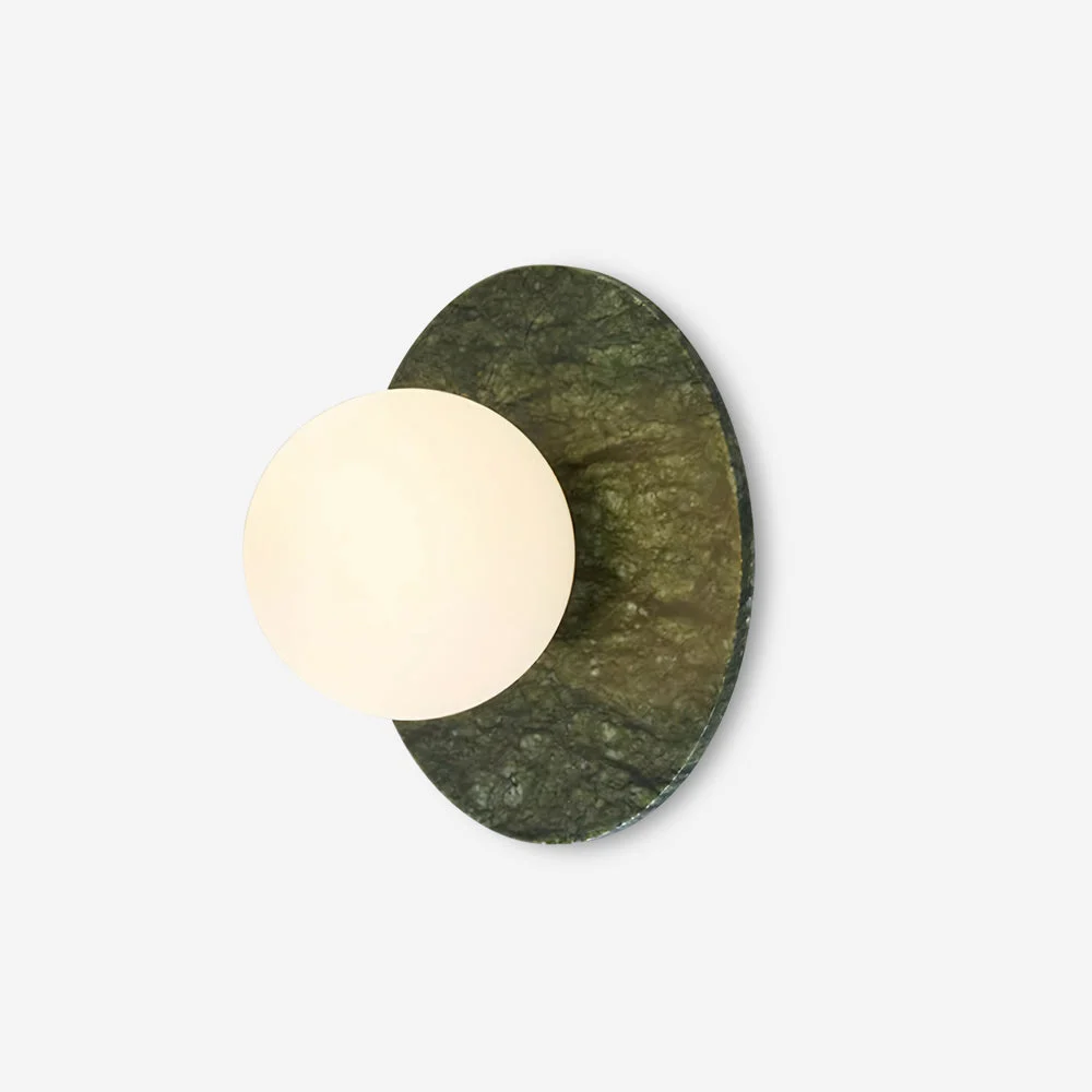 Pryla - Lámpara de Pared de Mármol Verde con Esfera de Vidrio Opalino – Diseño Contemporáneo y Elegante