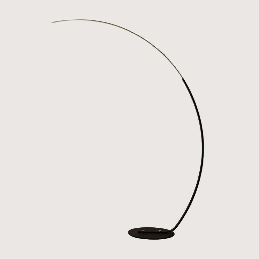 Lorva - Lámpara de Pie Negra con Luz LED Integrada – Diseño Minimalista para Salón y Espacios Modernos