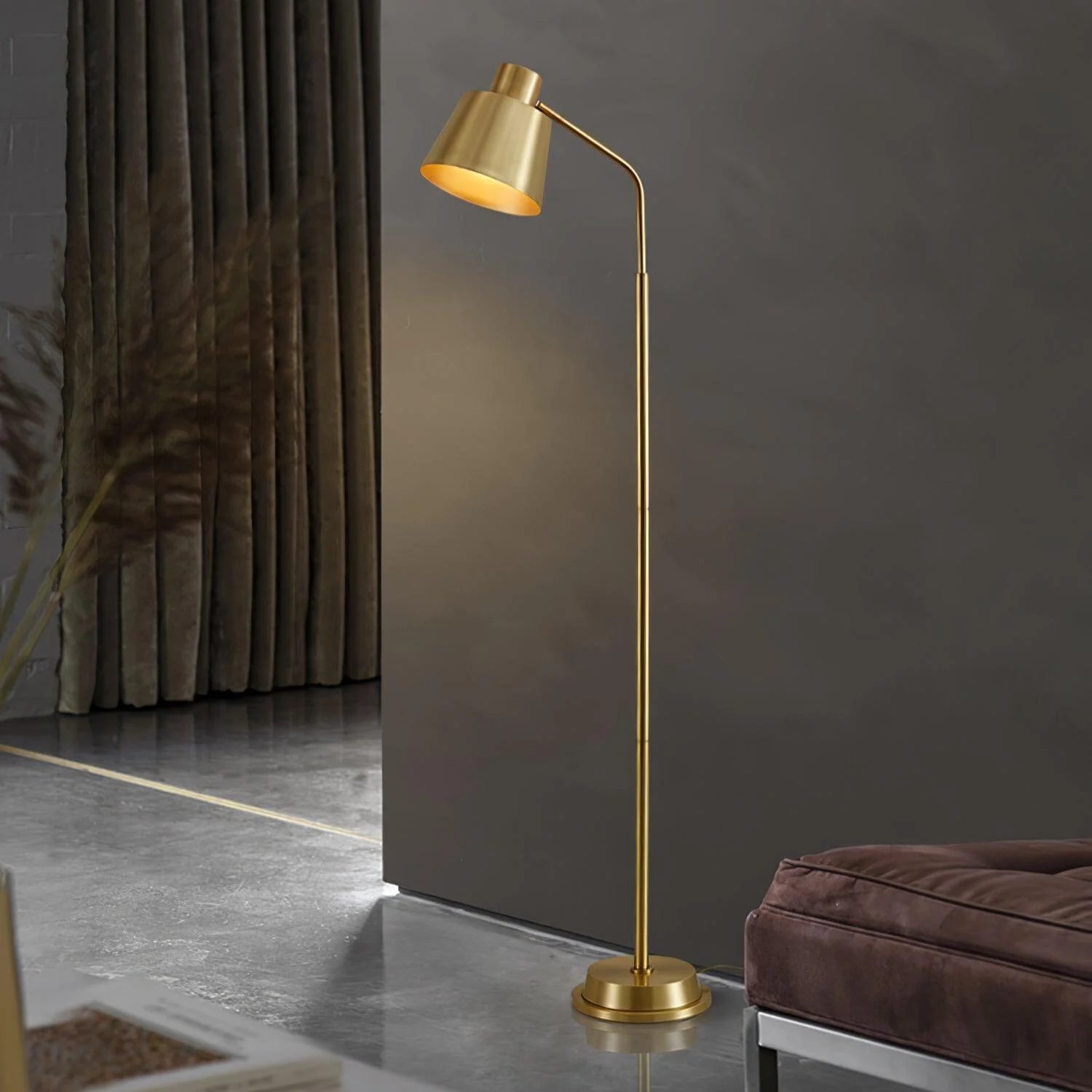 Avylo - Lámpara de Pie de Bronce con Diseño Moderno y Elegante – Iluminación LED para Interiores