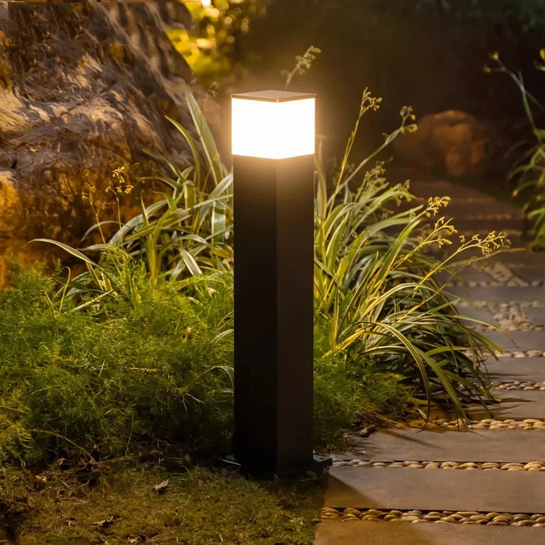Baliza de jardín moderna de metal negra IP65 diseño rectangular