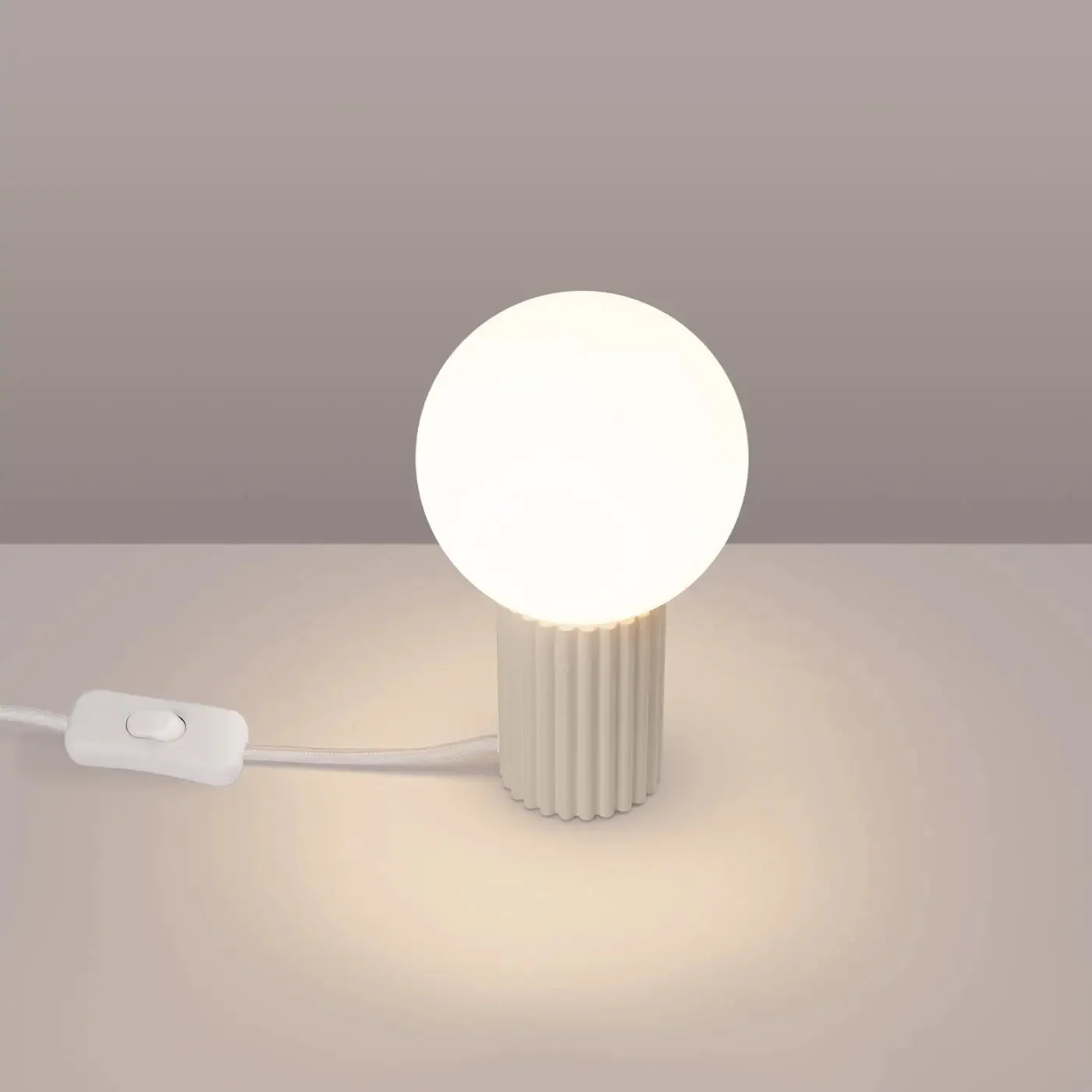 Lámpara de mesa beige HALO