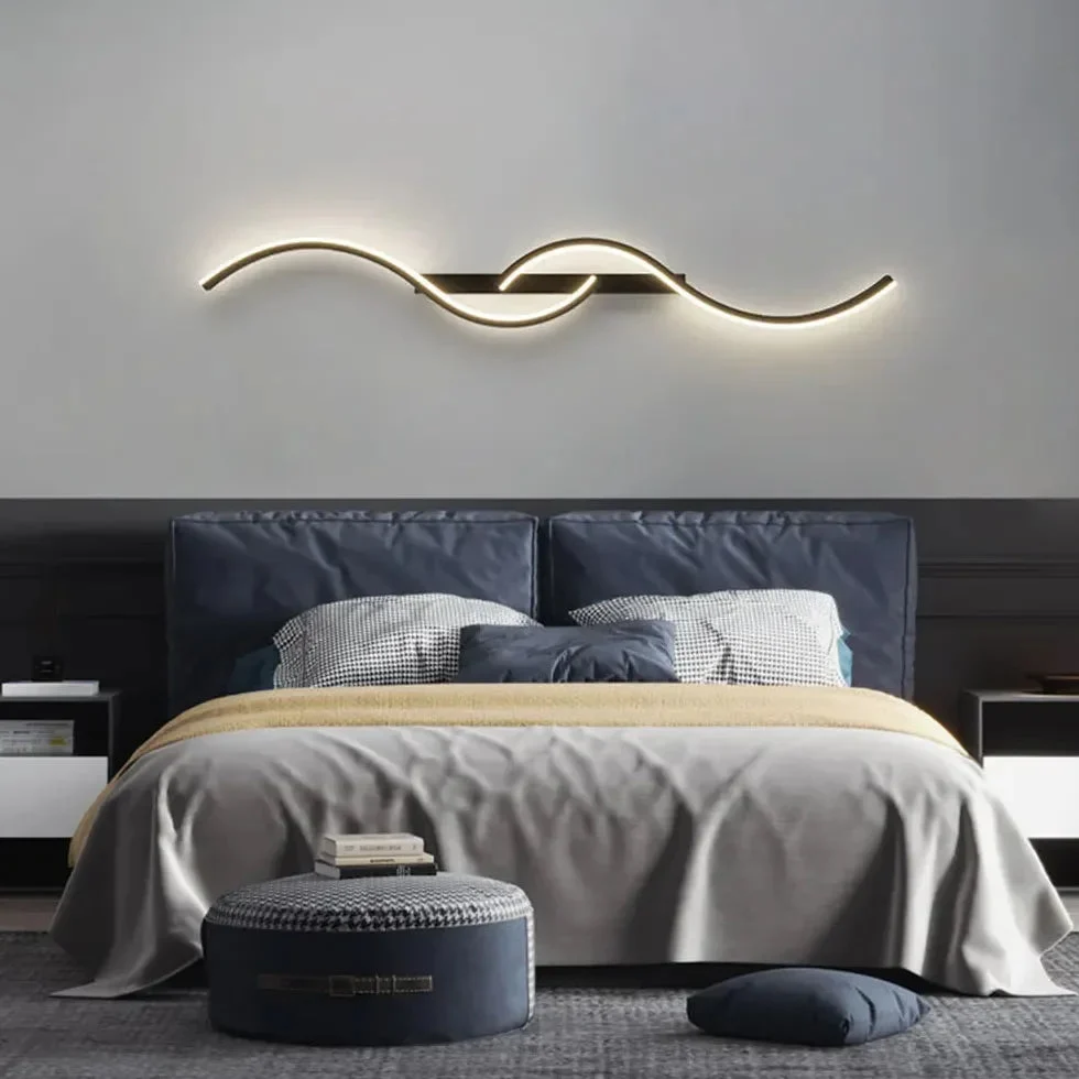 Aplique de pared moderno regulable con diseño ondulado para dormitorio