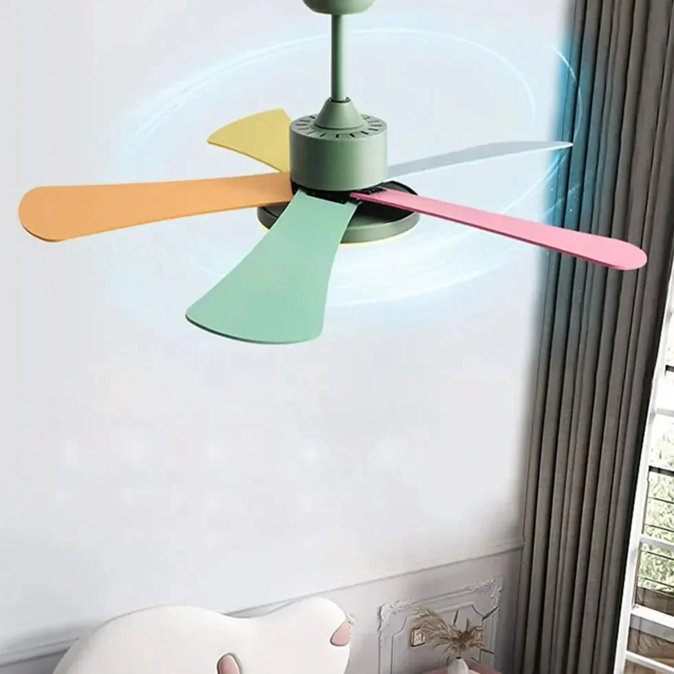 Ventilador de techo con mando y luz para moderna habitación infantil