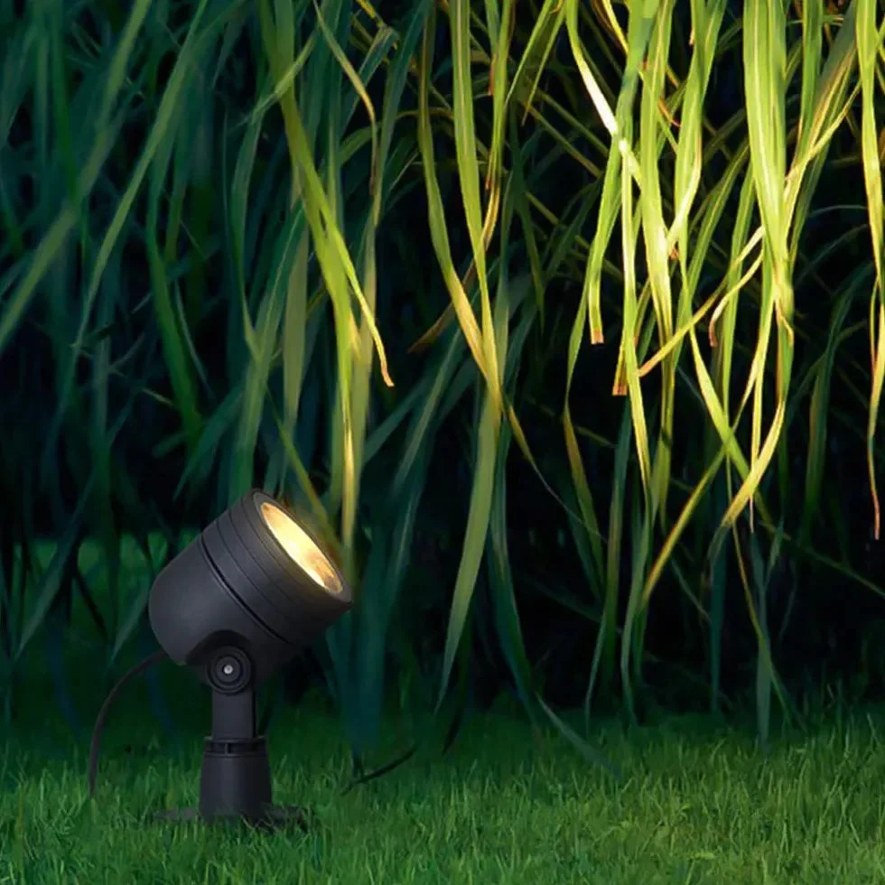 Foco estaca jardin LED orientable moderno de metal para exterior