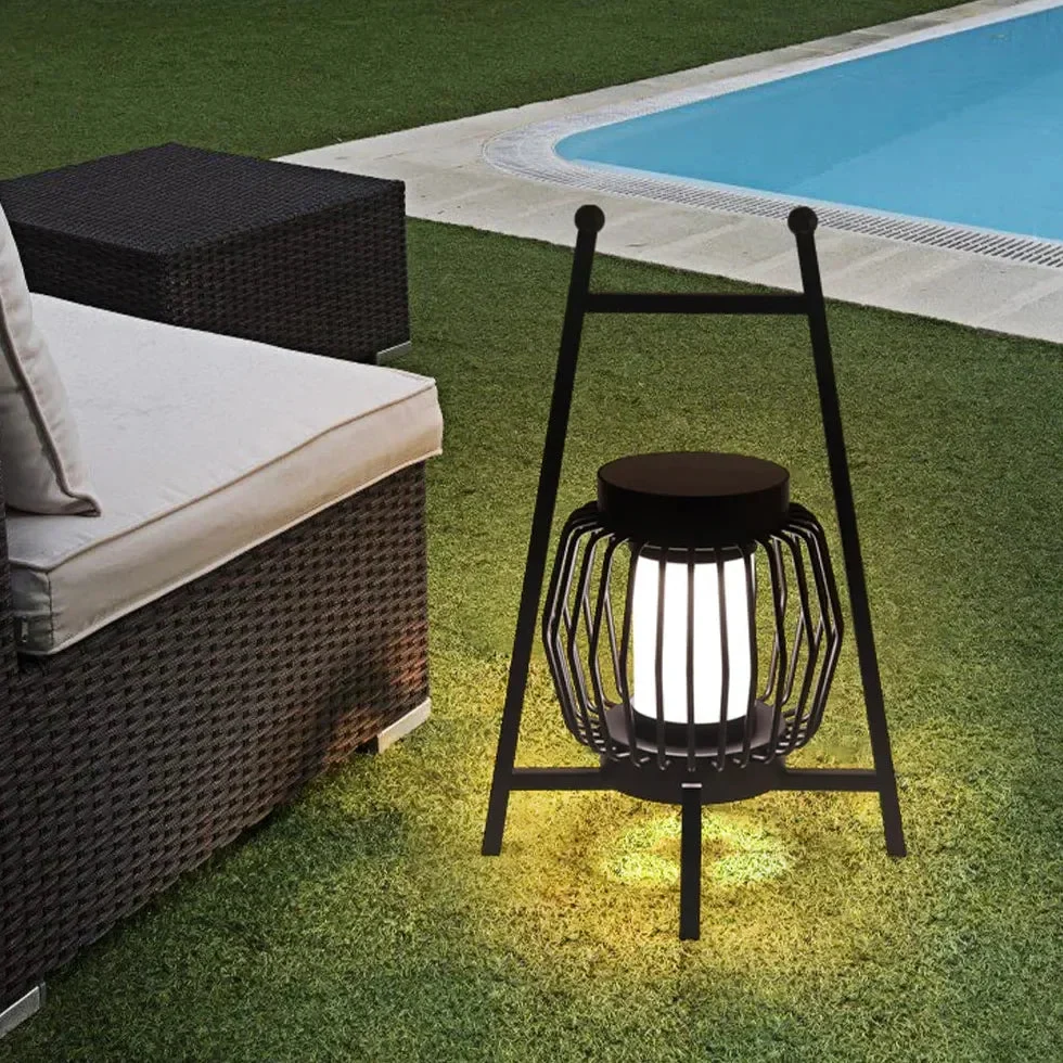 Lámpara solar exterior de pie tipo farol moderna de metal negra para terraza