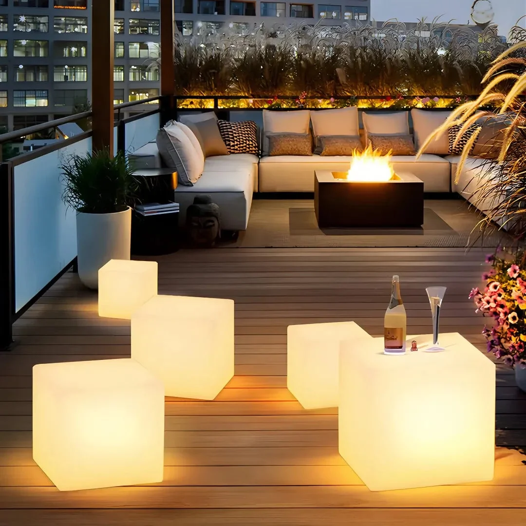 Lámpara de pie solar exterior blanca de forma cúbica para terraza