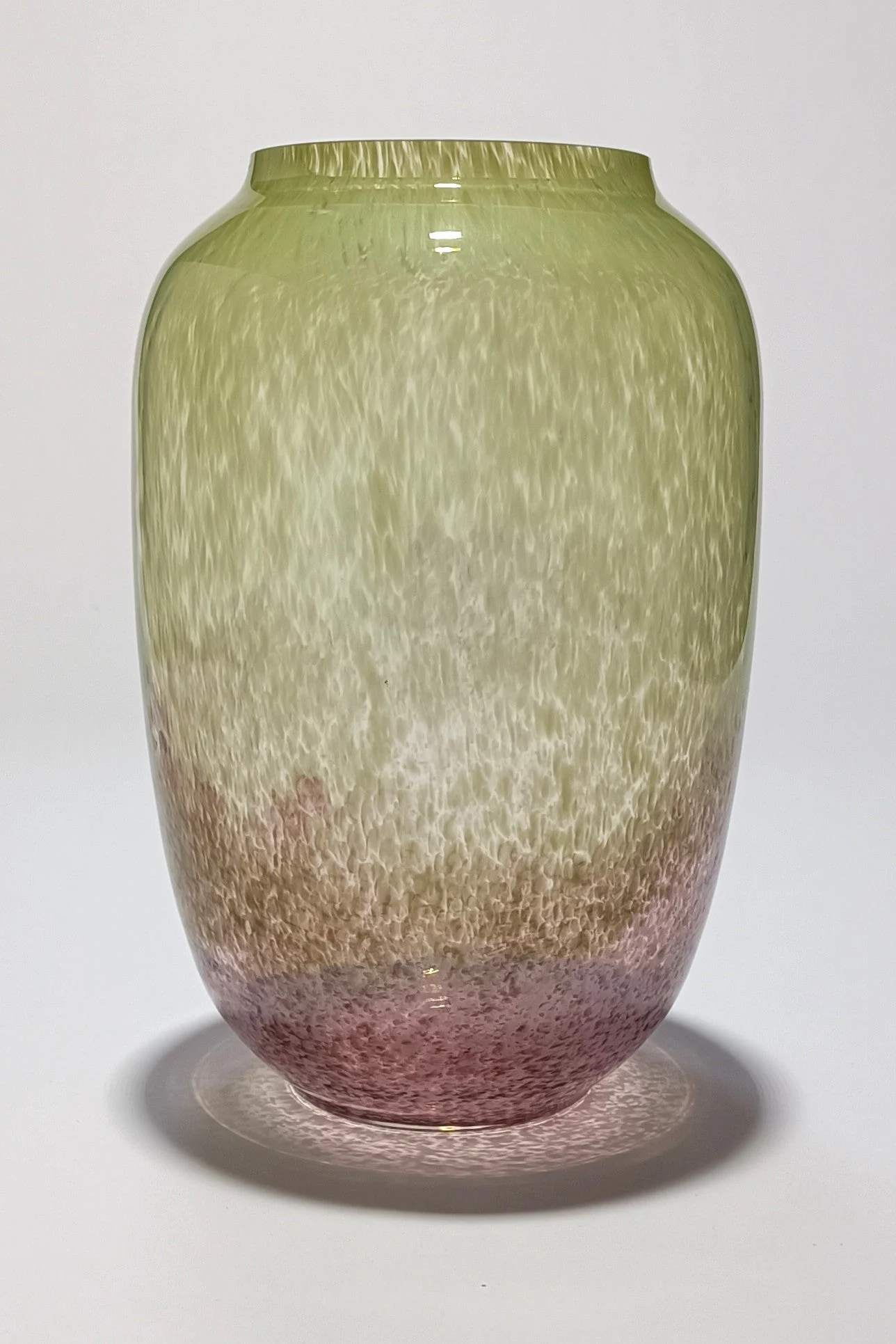 Jarrón de cristal verde y rosa con efecto espuma